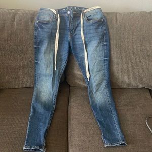 Blue washed YoungLA jeans with zippered ankles. Size 32/30